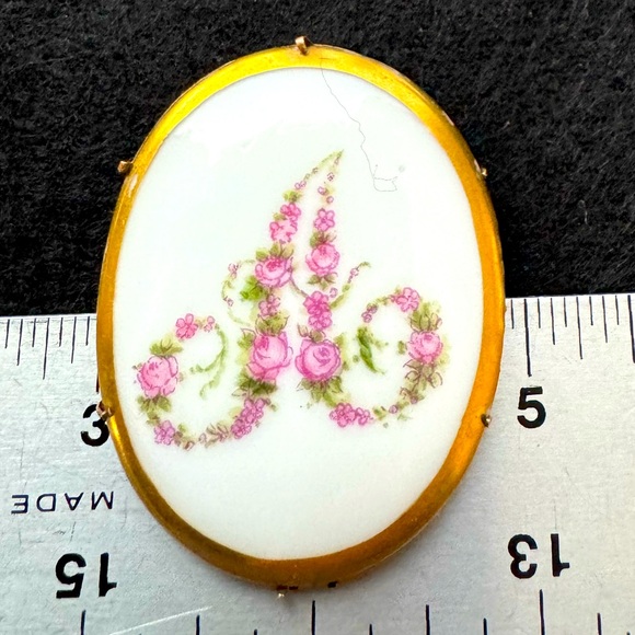 Victorian Style Gilded Porcelain Brooch with Floral Initial - Picture 7 of 8